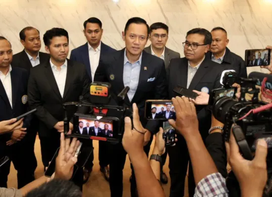 Potret Menteri Koordinator Bidang Infrastruktur dan Pembangunan Kewilayahan, Agus Harimurti Yudhoyono (AHY) saat menghadiri silaturahmi dan diskusi bersama Dewan Pakar Ikatan Alumni Universitas Airlangga (IKA UNAIR). (Sumber: Istimewa)