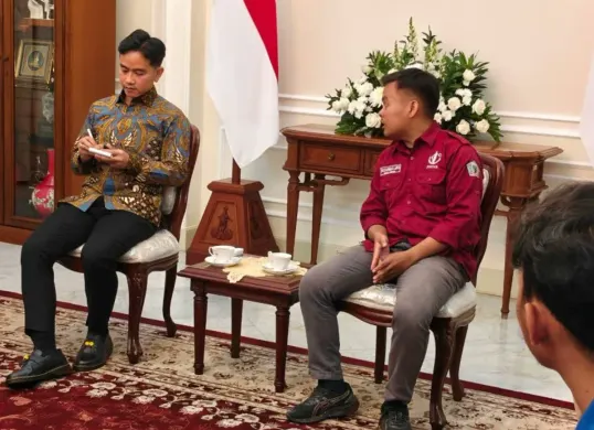 Ketua Badan Eksekutif Mahasiswa (BEM) Fakultas Hukum Universitas Bung Karno (UBK), Muhammad Abdimaludin, tengah disorot usai diduga menerima dana Rp20 juta saat aksi demonstrasi di kawasan Patung Kuda, Monas, Jakarta Pusat. (Sumber: X/@puspenpol)