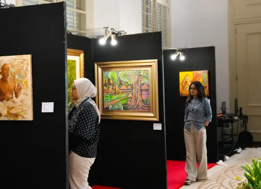 Pameran dan lelang lukisan bertajuk “Puspawarna Nusantara 2026” yang berlangsung di Gedung Cagar Budaya A.A. Maramis, Pasar Baru, Sawah Besar, Jakarta Pusat, Kamis-Sabtu, 25-27 Juni 2026. (Sumber: Dok. DJKN)