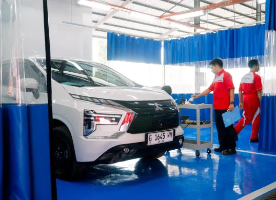 PT Mitsubishi Motors Krama Yudha Sales Indonesia (MMKSI) memperkuat layanan purna jual dengan menambah fasilitas Bodi & Cat (Sumber: MMKSI)