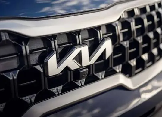 Emblem Kia yang kini digunakan di seluruh dunia bukan sekadar penanda visual (Sumber: Kia)