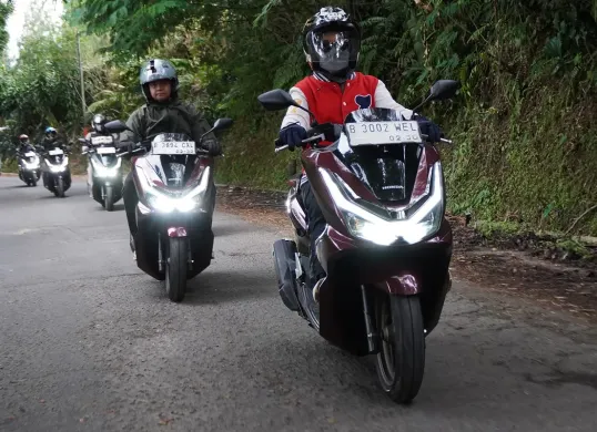Cara pengendara memosisikan tubuh selama perjalanan juga memiliki peran penting dalam menjaga kenyamanan dan mengurangi risiko kecelakaan. (Sumber: PT WMS)