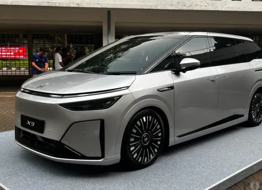 Xpeng X9 facelift diperkenalkan di Indonesia (Sumber: Poskota/ Erwan Hartawan)