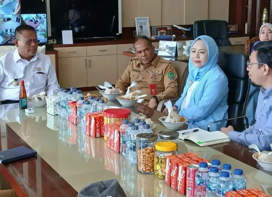 Wali Kota Prabumulih, Arlan menemui jajaran PT Patra Drilling Contractor di Kantor Wali Kota Prabumulih, Selasa, 23 Juni 2026. (Sumber: Dok. Istimewa)