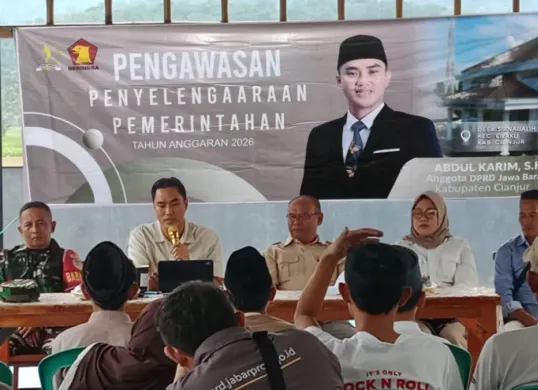 Anggota DPRD Jawa Barat (Jabar), Abdul Karim, menggelar kegiatan Pengawasan Penyelenggaraan Pemerintahan Tahun Anggaran 2026 di Jalan Cisarua, Desa Sirnagalih, Kecamatan Cilaku, Kabupaten Cianjur. (Sumber: Istimewa)