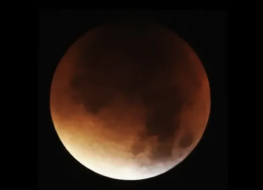 Fenomena Gerhana Bulan Total. (Sumber: Wilkimedia Commons)
