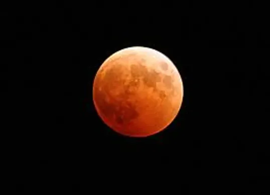 Gerhana Bulan Total yang diperkirakan terjadi pada 3 Maret 2026 dapat diamati dari seluruh wilayah Indonesia saat kondisi langit cerah. (Sumber: Wilkimedia Commons)