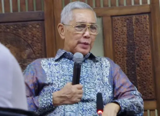 Profil lengkap mantan Wakil Presiden ke-6, Try Sutrisno, penyebab meninggal, jumlah anak, perjalanan karier militer. (Sumber: X/@MurtadhaOne1)
