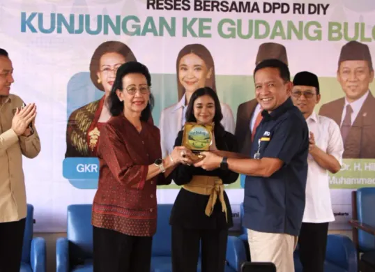 Anggota Dewan Perwakilan Daerah (DPD) Republik Indonesia Daerah Istimewa Yogyakarta (DIY) melaksanakan kunjungan kerja strategis ke Gudang BULOG Purwomartani. (Sumber: Istimewa)