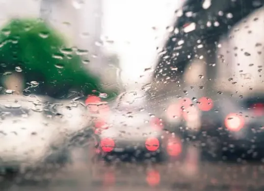 Prakiraan cuaca Jakarta hari ini Senin 13 April 2026. (Sumber: Freepik)