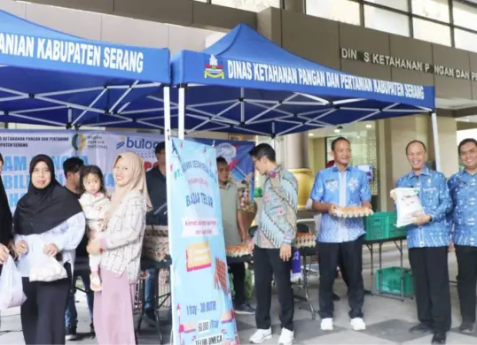 DKPP Serang menggelar pasar murah untuk menstabilisasikan pangan jelang Idul Fitri 1447 Hijriah. (Sumber: Dok. Istimewa)