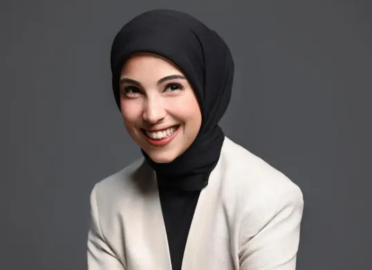 Sosok Sabrina Farhana ramai diperbincangkan di jagat media sosial setelah dikaitkan dengan isu perselingkuhan yang menyeret pendiri serial animasi Nussa dan Rara, yakni Aditya Triantoro. (Sumber: Instagram/@sabrinafarhana)