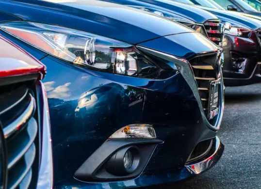 Ilustrasi membeli mobil bekas. (Sumber: Unsplash/Obi)