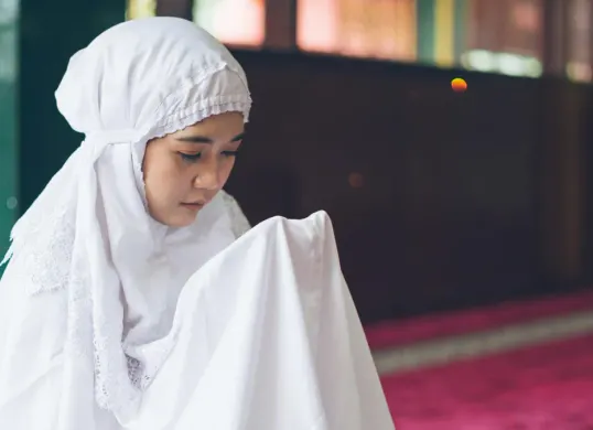 Ilustrasi - Berdoa pada 10 malam terakhir Ramadhan. (Sumber: Pexels/Rizk)