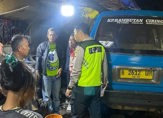 Petugas melakukan olah TKP kecelakaan tabrakan beruntun di Jalan Raya Bogor, Cimanggis, Kota Depok Sabtu, malam 7 Maret 2026. (Sumber: Dok. Polres Metro Depok)