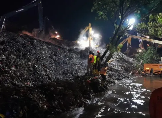 Situasi TPST Zona 4A usai longsor pada Minggu, 8 Maret 2026. (Sumber: Kominfotik Pemda Jakarta)