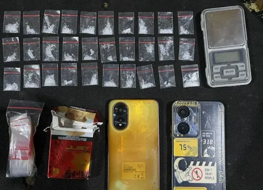 Barang bukti yang diamankan dari dua pengedar sabu yang ditangkap petugas Satresnarkoba Polres Serang. (Sumber: Dok. Satresnarkoba Polres Serang)