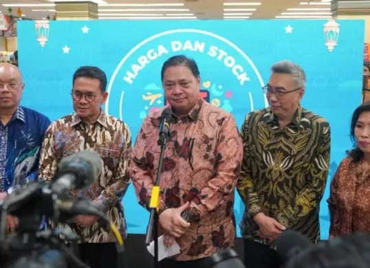 Menko Bidang Perekonomian, Airlangga Hartarto memberikan sambutan dalam program nasional Belanja di Indonesia Aja Lebaran 2026 di The Foodhall, Senayan City, Jakarta Pusat. (Sumber: Dok. Istimewa)
