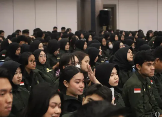 Mahasiswa Universitas Jenderal Achmad Yani (Unjani), mengukuti kuliah kepemimpinan. (Sumber: Poskota/Gatot Poedji Utomo)
