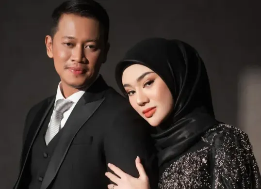 Potret Clara Shinta dengan sang suami Alexander Assad. (Sumber: Instagram/@clarashintareal)