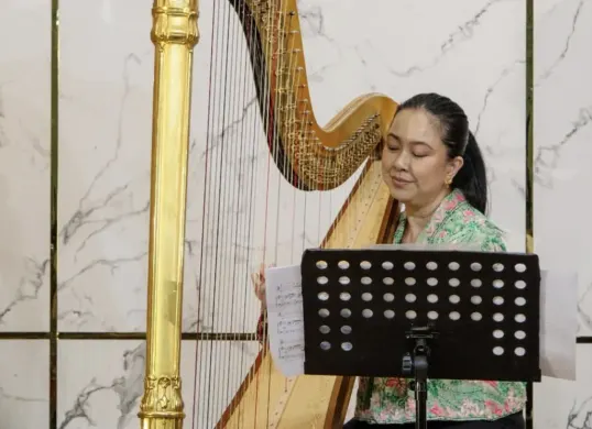 Aktris Maya Hasan kembali mencuri perhatian publik setelah tampil sebagai Mama Ancika dalam film Dilan ITB 1997. (Sumber: Instagram/@mayahasan)
