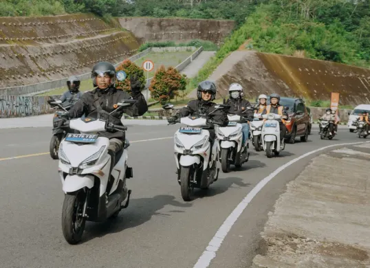 Yadea OSTA P dan VELAX U sukses menyelesaikan pengujian jarak jauh Bandung-Bogor lebih dari 150 kilometer (Sumber: Yadea)