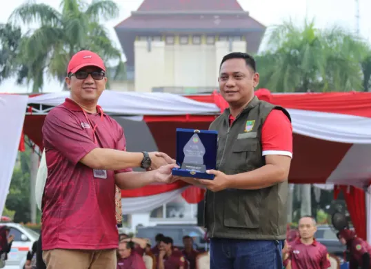 Plt. Bupati Bekasi Asep Surya Atmaja membuka kegiatan International Nurses Day 2026 tingkat DPW PPNI Jawa Barat di Plaza Pemerintah Kabupaten Bekasi, Cikarang Pusat, Sabtu, 16 Mei 2026. (Sumber: Pemkab Bekasi)