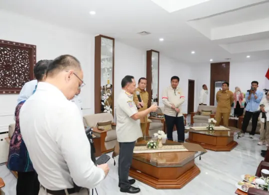 Potret Mendagri, Tito Karnavian dalam Kegiatan Kolaborasi Program Pembiayaan Perumahan dan Pemberdayaan Ekonomi Rakyat di Kantor Gubernur Nusa Tenggara Barat (NTB), Selasa, 19 Mei 2026. (Sumber: Puspen Kemendagri)