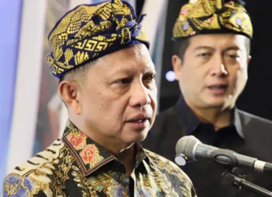 Potret Mendagri, Tito Karnavian pada acara Apresiasi Pemerintah Daerah Berprestasi 2026 Regional Maluku dan Nusa Tenggara di Ballroom Merumatta Senggigi, Lombok, Nusa Tenggara Barat (NTB), Selasa, 19 Mei 2026. (Sumber: Puspen Kemendagri)