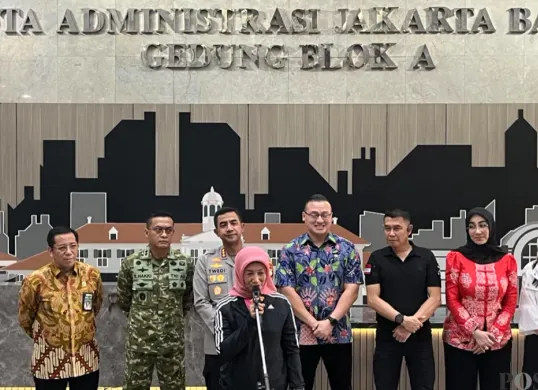 Kegiatan bertajuk MOPI atau Ngobrol Bareng Forkopimko yang digelar bersama unsur pemerintah, TNI, Polri hingga DPRD DKI Jakarta di Kantor Pemkot Jakbar, Kembangan, Jumat, 22 Mei 2026. (Sumber: Poskota/Pandi Ramedhan)