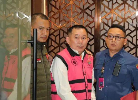 Kejaksaan Agung (Kejagung) menetapkan Sudianto alias Aseng sebagai tersangka kasus dugaan korupsi penyimpangan tata kelola izin usaha pertambangan di Kalimantan Barat periode 2017-2025. (Sumber: Kejagung)