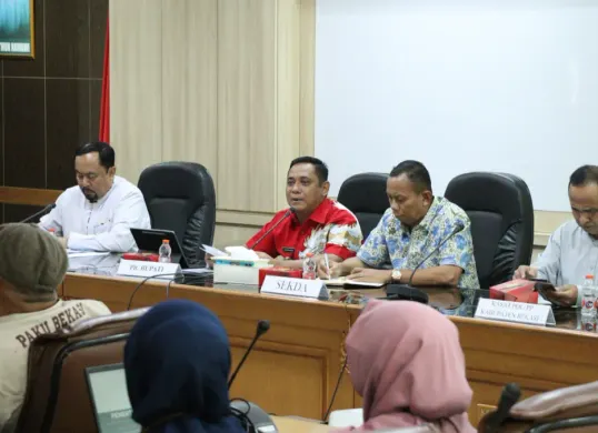 Pemerintah Kabupaten Bekasi menggelar rapat persiapan penertiban pajak air tanah dalam rangka sinergitas optimalisasi Pendapatan Asli Daerah (PAD) di Ruang Rapat Mamun Nawawi, Gedung Bupati Bekasi lantai 2, Jumat 29 Mei 2026. (Sumber: Pemkab Bekasi)