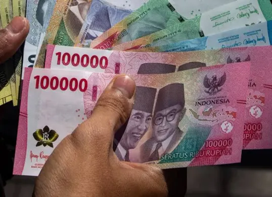Ilustrasi uang Bantuan Subsidi Upah (BSU) melalui situs resmi Kementerian Ketenagakerjaan. (Sumber: Wikimedia Commons)
