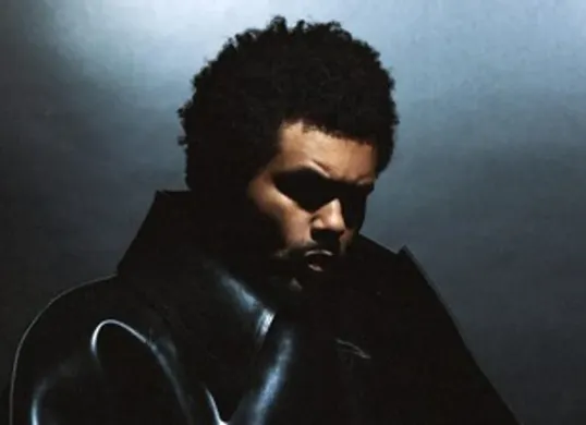 Abel Tesfaye atau The Weeknd saat tampil di atas panggung. Abel merupakan nama asli penyanyi Kanada yang dikenal melalui nama panggung The Weeknd. (Sumber: Instagram/@theweeknd)