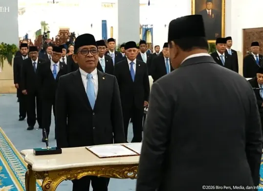 Pratikno dilantik Presiden Prabowo Subianto menjadi Ketua Wantimpres. (Sumber: Tangkapan layar YouTube/Sekretariat Presiden)