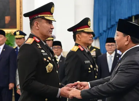 Presiden Prabowo Subianto melantik  Komisaris Jenderal Polisi Suyudi Ario Seto sebagai Kepala Kepolisian Negara Republik Indonesia (Kapolri) di Istana Negara, Jakarta, Kamis, 1 Oktober 2026. (Sumber: Humas Mabes Polri)