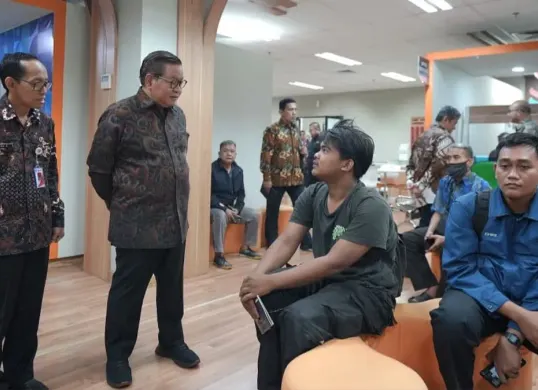 Gubernur Jakarta, Pramono Anung mengecek efektivitas pelayanan di MPP DPMPTSP Jakarta, Jalan HR Rasuna Said, Kuningan, Jakarta Selatan, Jumat, 2 Oktober 2026. (Sumber: Dok. Pemprov Jakarta)