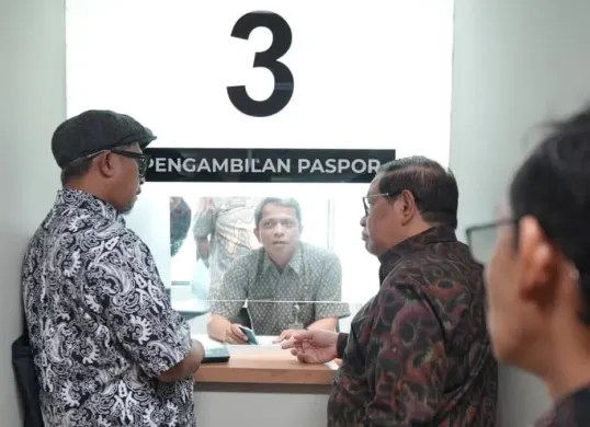 Gubernur Jakarta, Pramono Anung  mengecek efektivitas pelayanan di MPP DPMPTSP Jakarta, Jalan HR Rasuna Said, Kuningan, Jakarta Selatan, Jumat, 2 Oktober 2026. (Sumber: Dok. Pemprov Jakarta)