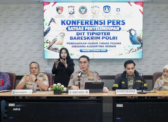 Konferensi pers pengungkapan 3.394 ekor burung asal luar negeri diduga tidak dilengkapi dokumen karantina diselundupkan di Sidoarjo, Jawa Timur. (Sumber: Dok. Istimewa)