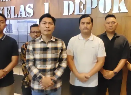 Karutan Kelas 1 Depok, Bogie Nurseto bersama petugas Rutan Depok memberikan klarifikasi terkait informasi viral di media sosial. (Sumber: Istimewa)