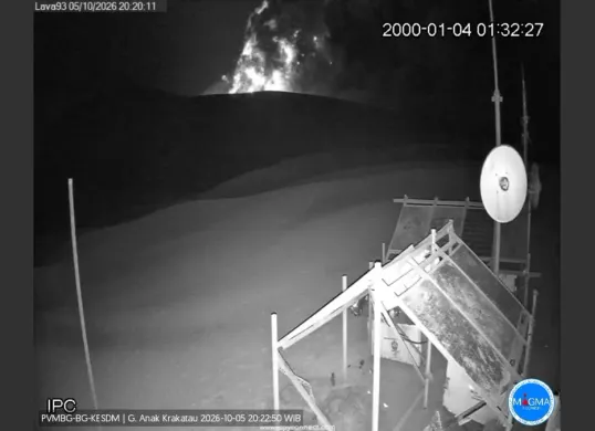 Gunung Anak Krakatau kembali mengalami erupsi pada Senin malam, 6 Oktober 2026. (Sumber: Dok: MAGMA Indonesia/Pos Pengamatan Gunung Api Anak Krakatau)
