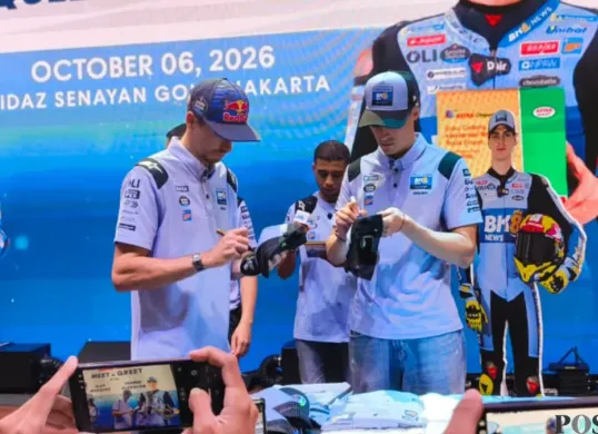 Meet & greet bersama Alex Marquez (kiri) dan Fermin Aldeguer (kanan) jelang MotoGP Mandalika 2026. (Sumber: Poskota/Dimas Prassetyo)