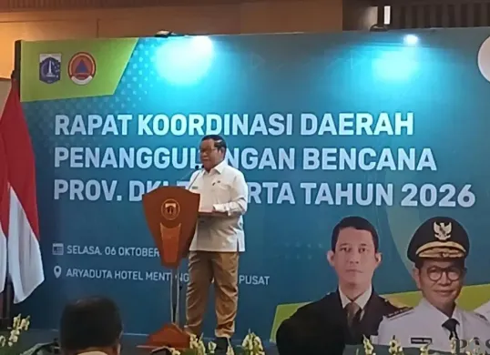 Potret Gubernur DKI Jakarta, Pramono Anung saat Rapat Koordinasi Daerah Penanggulangan Bencana Provinsi DKI Jakarta Tahun 2026 di Hotel Arya Duta Menteng, Jakarta Pusat, Selasa 6 Oktober 2026. (Sumber: Poskota/Syifa)