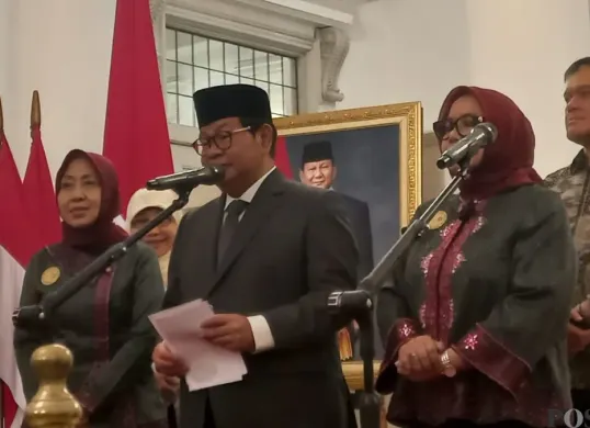 Gubernur Jakarta, Pramono Anung di hadapan awak media di Balai Kota Jakarta, Gambir, Jakarta Pusat, Rabu, 7 Oktober 2026. (Sumber: Poskota/Syifa Putri)