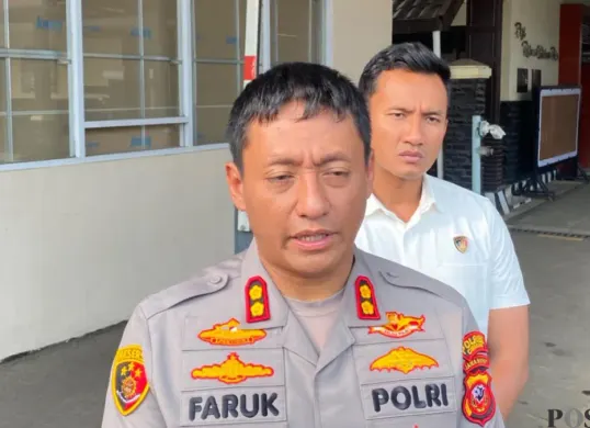 Kapolres Cimahi, AKBP M. Faruk Rozi berikan penjelasan kepada wartawan. (Sumber: Poskota/Gatot Poedji Utomo)