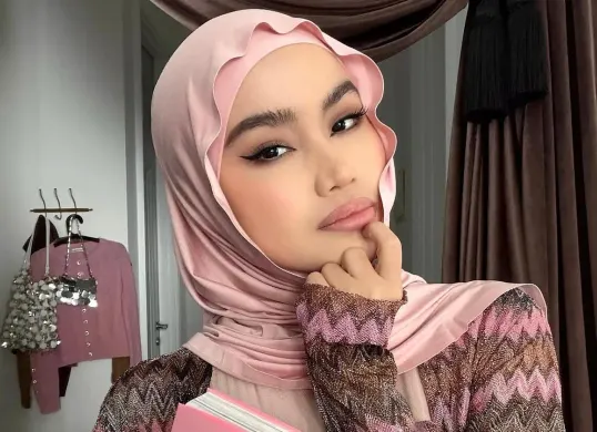 Influencer Sashfir atau Fira Assegaf yang tengah menjadi sorotan setelah mengungkap pengalaman menjadi korban pelecehan seksual. (Sumber: Instagram/@sashfir)