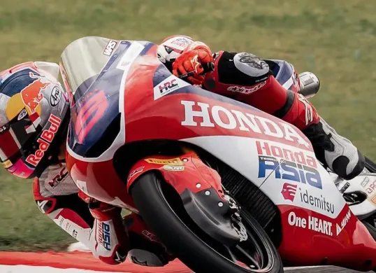Veda Ega Pratama bersiap tampil dalam ajang Moto3 Mandalika 2026 di Sirkuit Mandalika. (Sumber: Instagram/@veda_54)