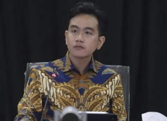 Seluruh komisioner KPU dan Bawaslu dilaporkan ke DKPP oleh Themis Indonesia dan Yayasan Dewi Keadilan Indonesia terkait dugaan pelanggaran etik dalam proses pencalonan GIbran. (Sumber: Setwapres)