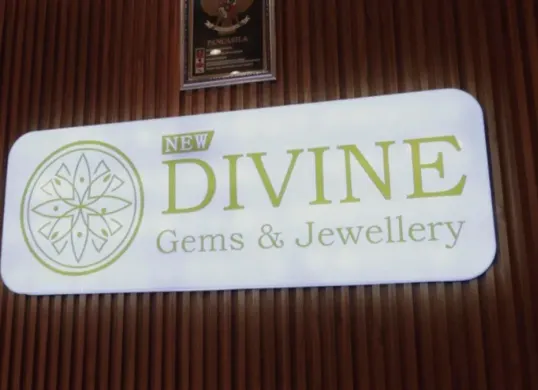 Direktur Utama PT Divine Gems and Jewellery inisial JKR dilaporkan terkait kasus dugaan penipuan investasi emas. (Sumber: Dok. Website Divine Gems and Jewellery)