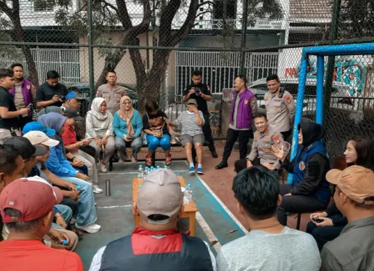 Polda Metro Jaya melakukan pendampingan psikologis di Kompleks Permata, Kelurahan Kedaung Kali Angke, Cengkareng, serta Kelurahan Kota Bambu Selatan, Palmerah, Jakarta Barat, Sabtu, 10 Oktober 2026. (Sumber: Polda Metro Jaya)